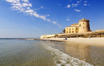 Playa con bandera azul en Pilar de la Horadada, Costa Blanca